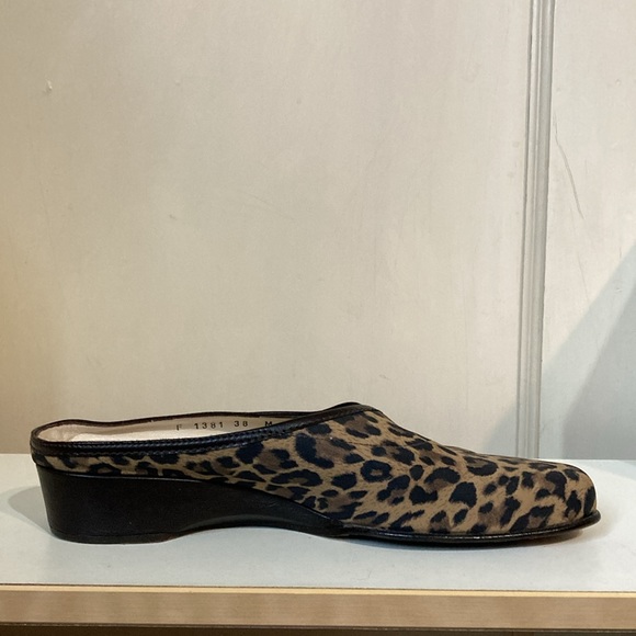 Taryn Rose Cheetah Print Slides - Picture 6 of 9